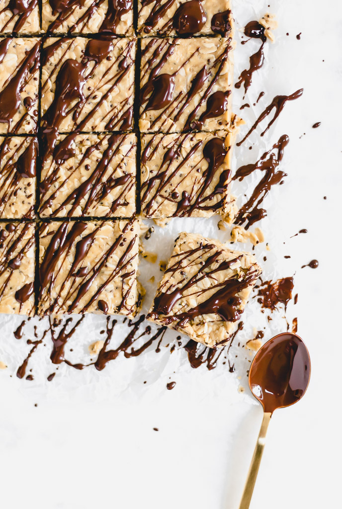 Healthy No-Bake Tahini Oatmeal Bars